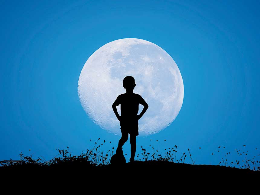 Riscoprire il buio e la luna