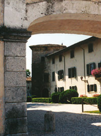 A Strassoldo, frutti, acqua e castelli