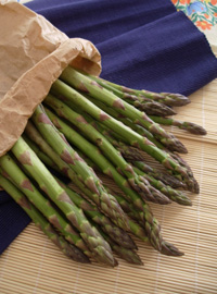 Asparagi in crumble alle viole